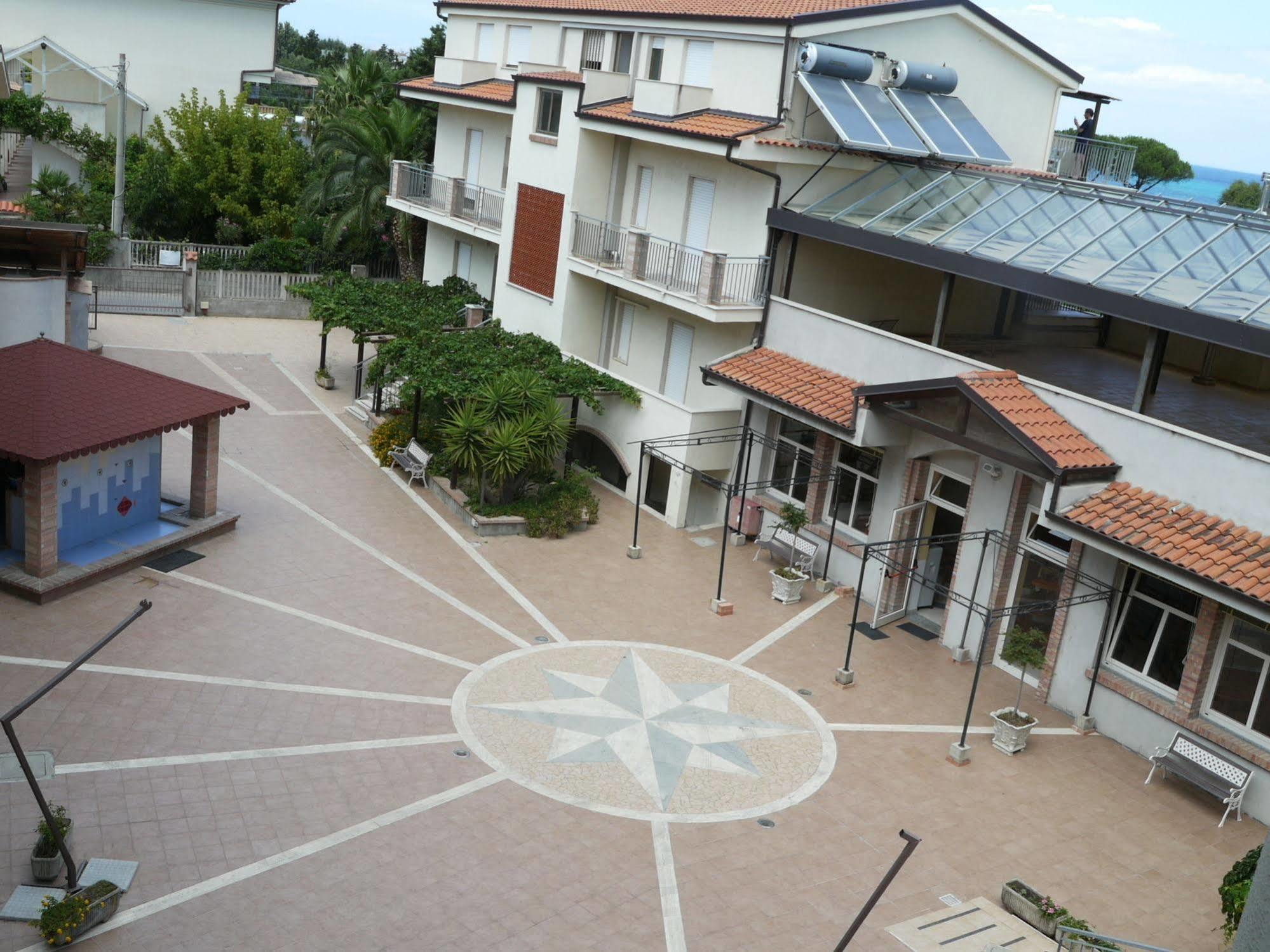 Aquamarine Residence Davoli Exterior foto
